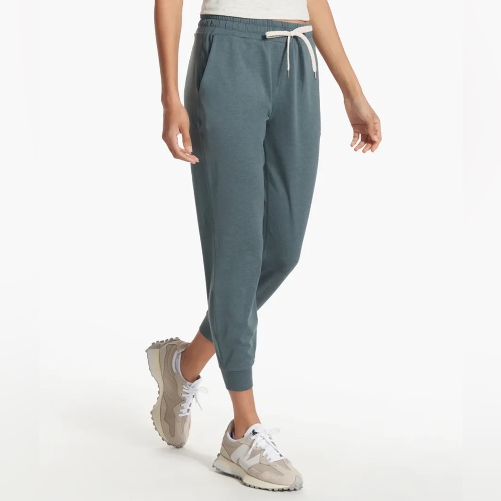 Vuori Women's Performance Joggers. Green